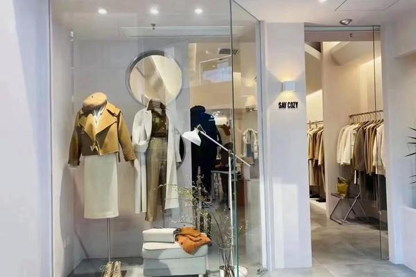 女装店陈列颜色搭配技巧图片欣赏—女装店陈列颜色技巧