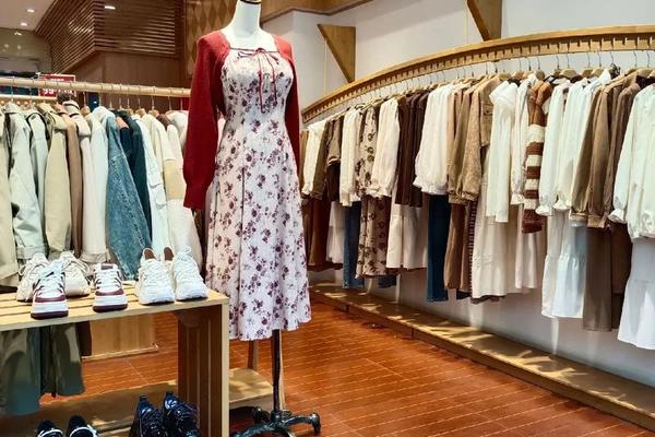 女装陈列展示-女装陈列图片欣赏 效果图