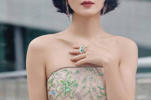 圆脸的美女明星(圆脸的女明星有哪些呢)