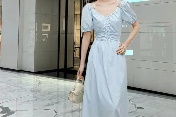 约会女生穿什么衣服好-约会穿什么颜色的衣服
