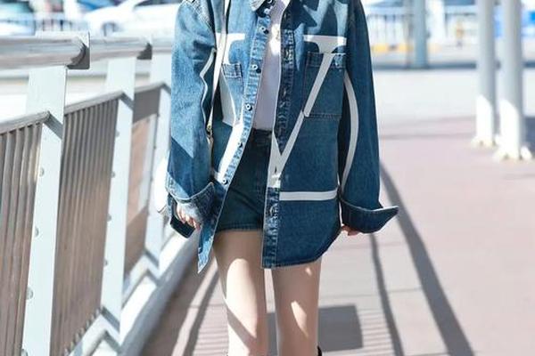 明星穿搭衣服图片大全;明星穿衣风格