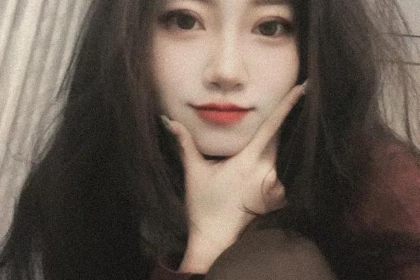 圆脸妹子表情包图片-圆脸双眼皮女生图片