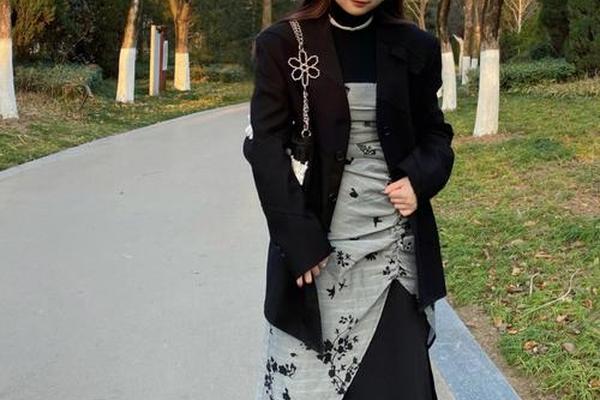 圆脸女生适合什么衣服搭配好看、适合圆脸的衣服搭配