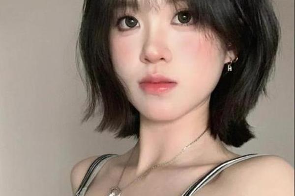 圆脸剪什么短发好看;适合圆脸的短发图片女