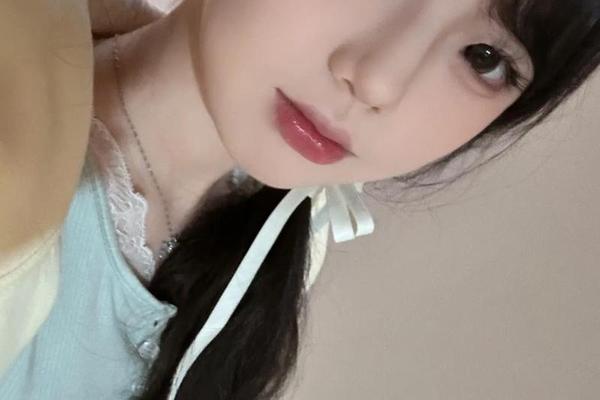圆脸女生知乎(圆脸女孩子)