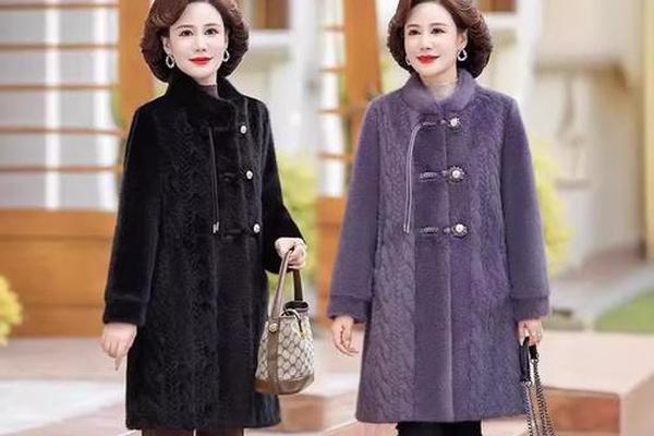 中老年女士衣服搭配技巧视频(高档中老年女装 冬装)