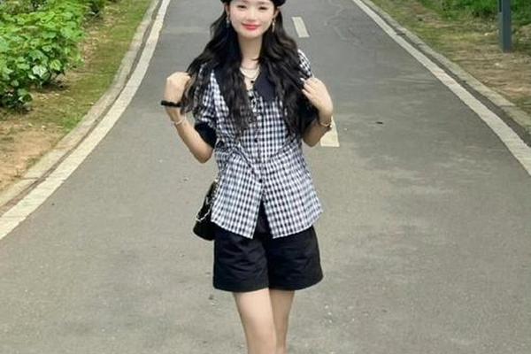 女生约会穿搭图片高清-女生约会穿什么衣服吸引