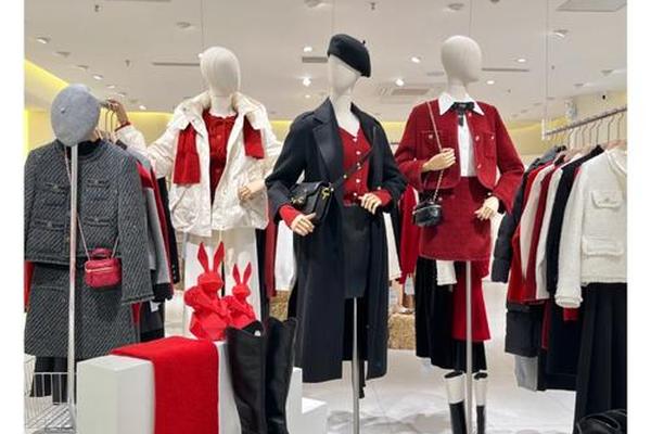 女装陈列技巧 女装陈列搭配手法(女装陈列搭配技巧图片欣赏)