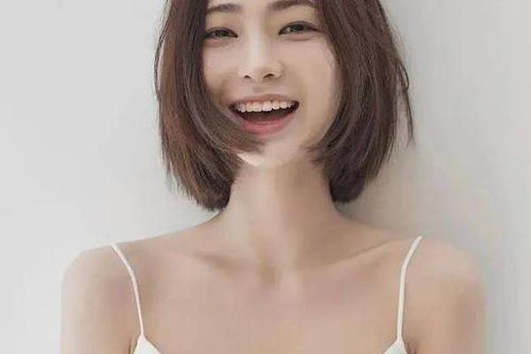 圆脸可爱女生适合的发型;适合圆脸妹子的发型