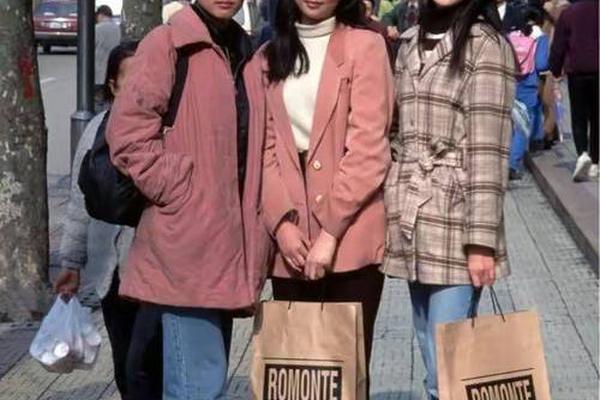 80年代的穿着风格是什么、宽松的穿衣风格叫什么