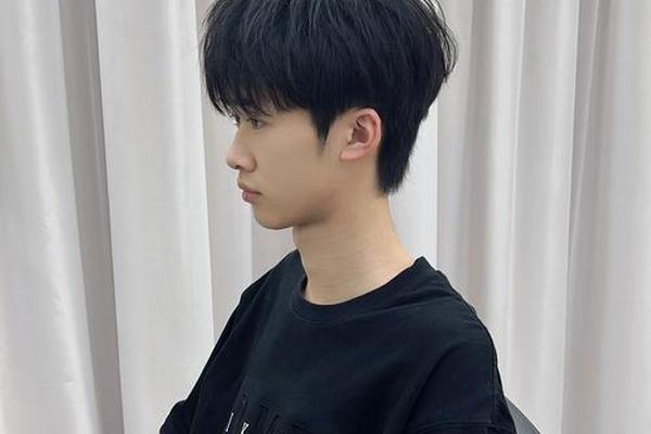 圆脸适合什么女款微分碎盖发型—圆脸剪碎发好看吗