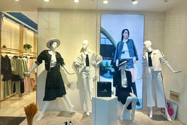 女装陈列搭配效果图、女装陈列图片欣赏 效果图