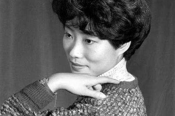 80年代经典发型(80年代老式发型照片)