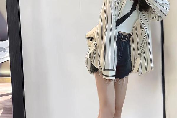 腿短的人怎么搭配衣服图片女—腿短的人适合穿什么上衣