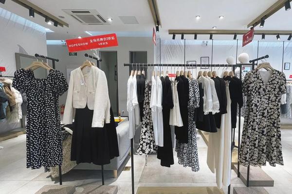 女装店陈列图 普通小店怎么画、女装店陈列效果图片