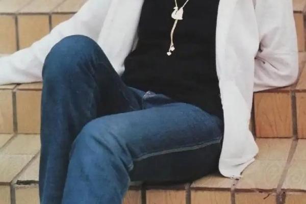 80年代明星服装(80年代具有代表性的衣服)