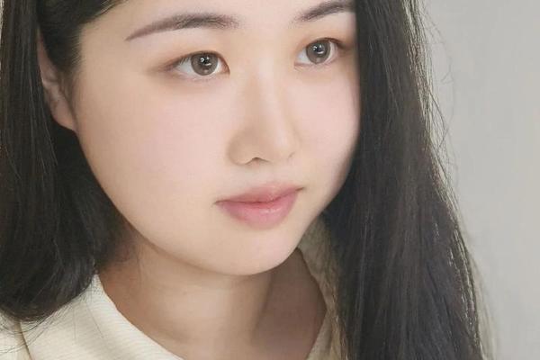 圆脸小可爱图片、圆脸适合什么眉型图片