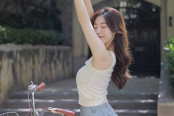 女人上身长下身短什么命运_腿短的女人命运