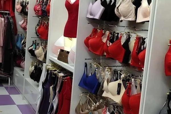 女装店陈列颜色搭配技巧图片_内衣陈列和摆放图片