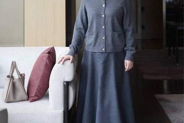 50岁人怎么样穿搭(五十岁气质打扮)