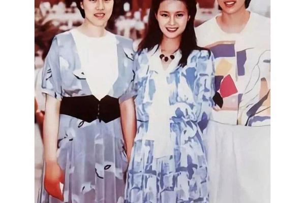 80年代明星老照片合影-80年的衣服图片