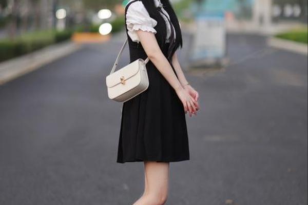 约会 服装(出去约会穿什么衣服合适)
