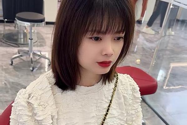 适合圆脸女生(方圆脸显嫩还是显老)