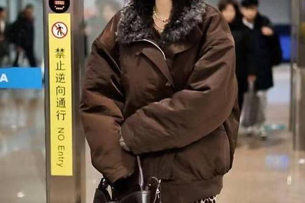 明星机场的衣服是租的还是买的(明星借衣服需要租金吗)