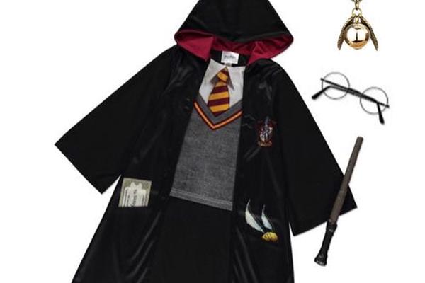 穿校服的英文 穿校服uniform要用复数吗