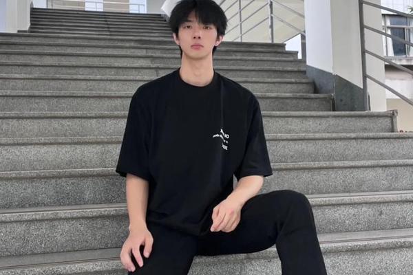 男大学生穿着搭配_男生最帅的十种打扮