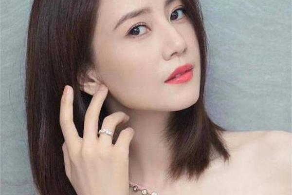 圆脸女星的发型 流行发型女圆脸