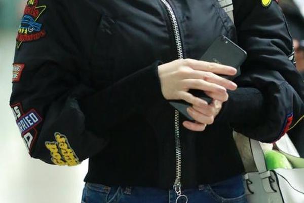 明星走机场照片;明星机场拍照叫什么