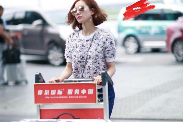 机场明星照片高清 明星走机场图片大全