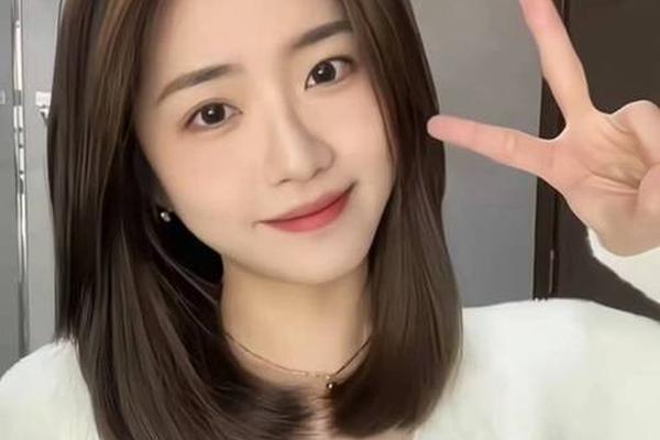 圆脸妹子发型推荐图片 胖圆脸留什么发型