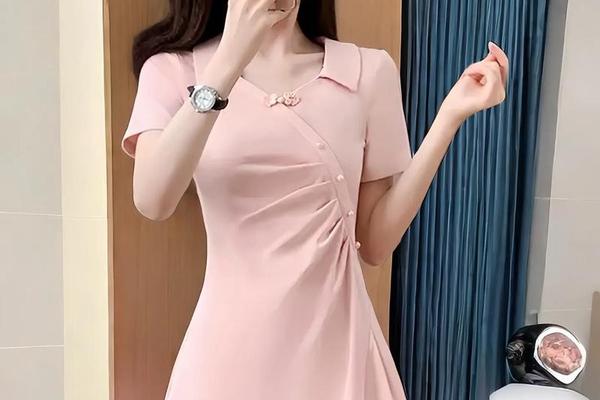 个子矮的女人穿的衣服(矮女人穿衣打扮图片)