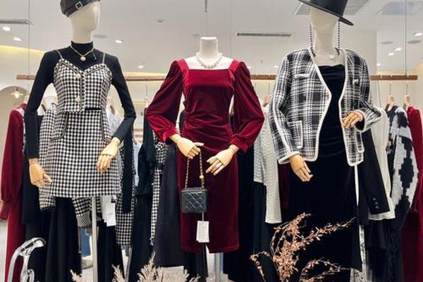 女装陈列与色彩搭配技巧视频—女装陈列搭配技巧图片欣赏