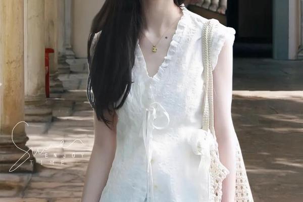 圆脸女生适合穿什么衣服、圆脸穿什么衣服才好看