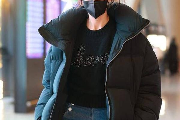明星深秋穿搭_明星羽绒服穿搭