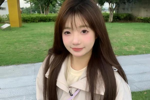 圆脸的姑娘(圆脸女生图片)