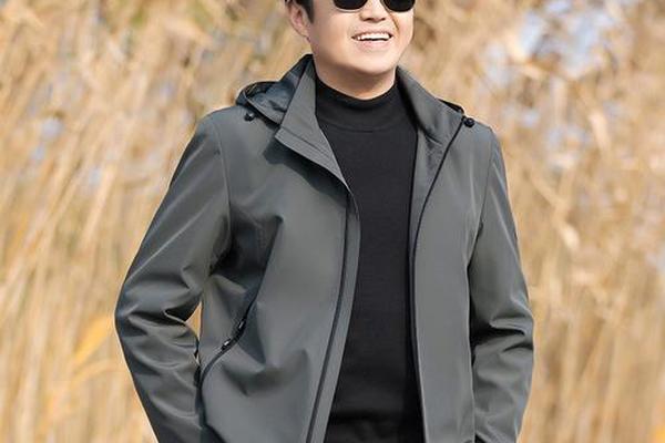 50岁男人穿什么颜色好-50岁男人最忌三种衣服