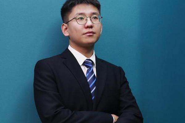 公务员面试男生穿什么颜色的衣服、男士公务员面试穿着搭配图片