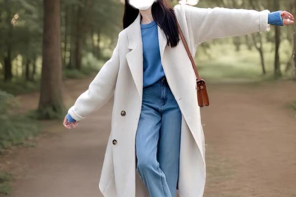 小个子如何搭配衣服显得简单大方,小个子呢子大衣怎么搭配