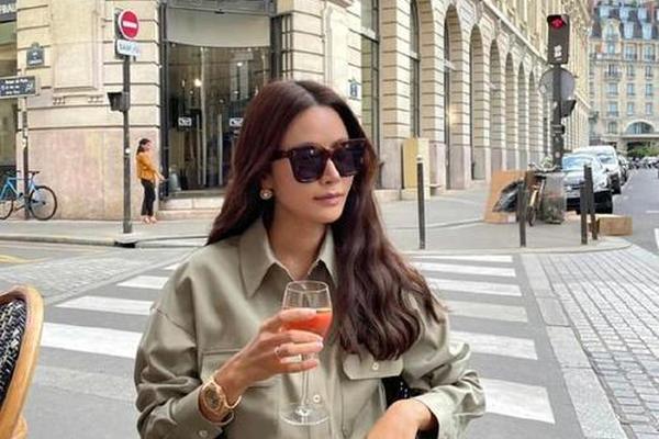 穿衣很讲究什么意思啊、穿着讲究的女人,意味什么