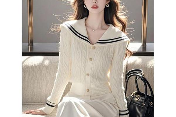 圆脸女生穿搭海军领毛衣好看吗;圆脸适合什么领口的衣服