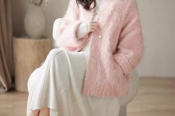 约会穿什么颜色衣服能吸引人、第一次约会最忌三个颜色