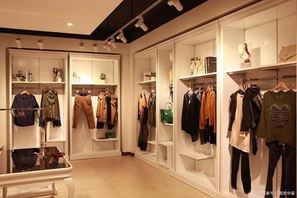 女装陈列怎么摆好看呢_服装店摆放陈列图片女装