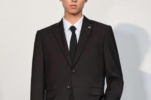 公务员面试穿啥衣服男,公务员面试需要穿正装吗