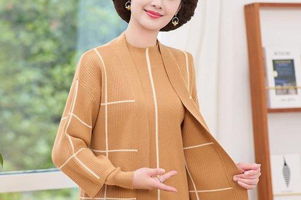 五十岁女人穿的秋装 五十岁女人冬装搭配