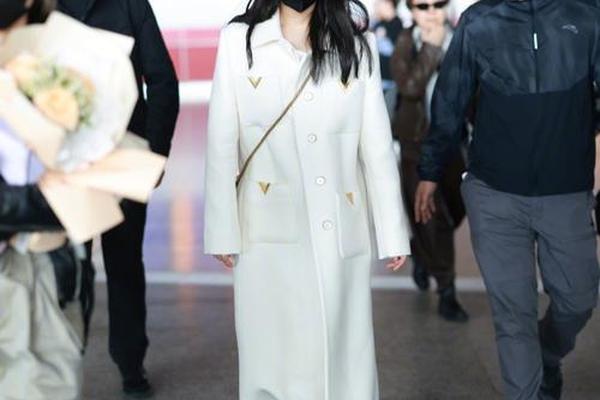 明星机场衣服-明星机场衣服需要还回去吗