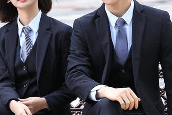 公务员面试服装男生搭配、公务员面试正装男士怎么穿